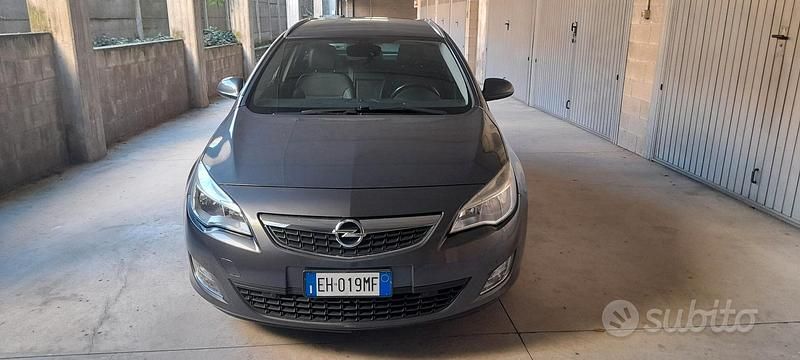 Usata Opel Astra Sport 115 CV (84 kW) 2011 Grigio Station wagon