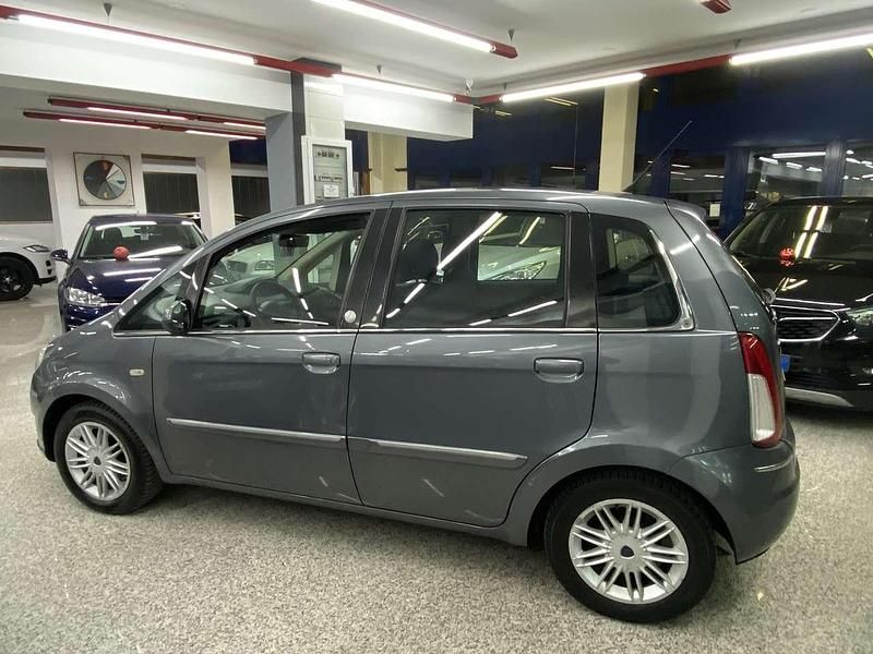 Usata Lancia Musa 77 CV (56 kW) 2011 Grigio Monovolume