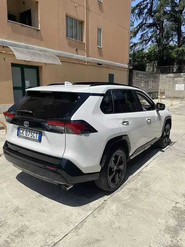 Usata Toyota RAV4 Hybrid Style 185 CV (136 kW) 2022 SUV