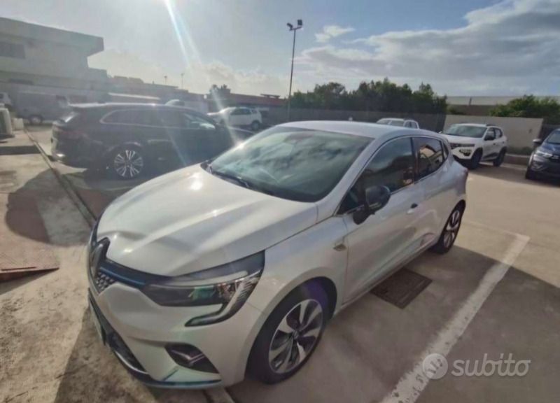 Usata Renault Clio V 140 CV (102 kW) 2021 Grigio Utilitaria