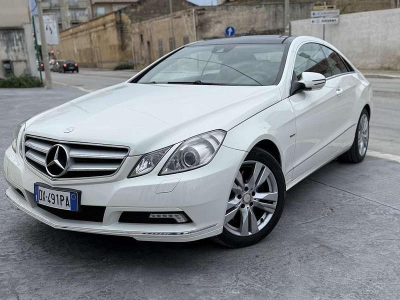 Usata Mercedes E250 Avantgarde 204 CV (150 kW) 2009 Bianco Coupé