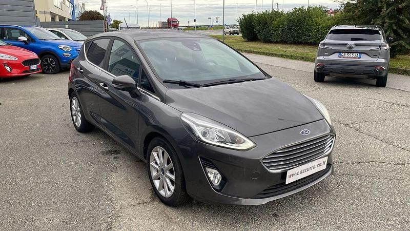 Usata Ford Fiesta Titanium 86 CV (63 kW) 2019 Grigio Utilitaria