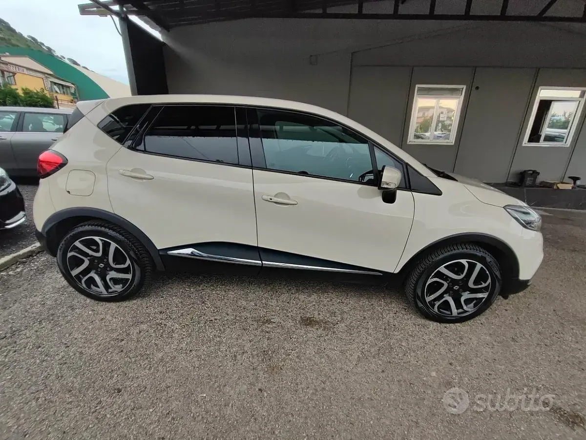 Usata Renault Captur Intens 90 CV (66 kW) 2015 Beige SUV