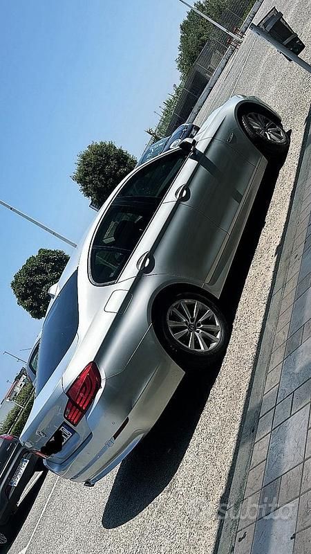 Usata BMW 525 204 CV (150 kW) 2011 Grigio Berlina