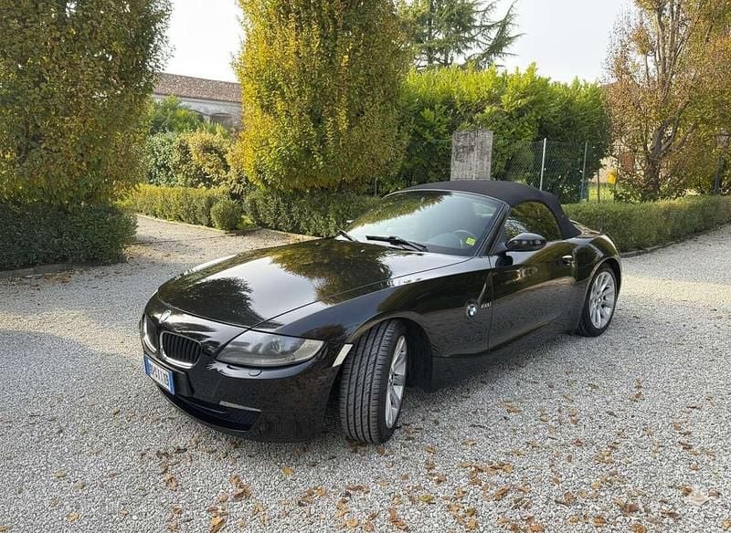 Begagnad BMW Z4 Efficient Dynamics 150 HK (110 kW) 2006 Svart Cab