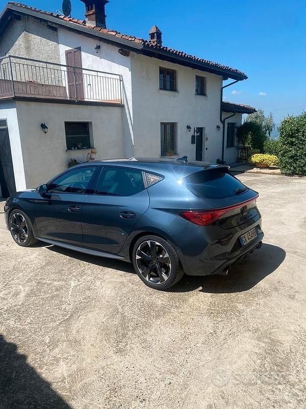 Usata Cupra Leon VZ 245 CV (180 kW) 2022 Blu/azzurro Berlina