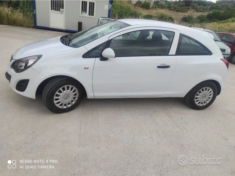 Usata Opel Corsa 90 CV (66 kW) 2014 Berlina