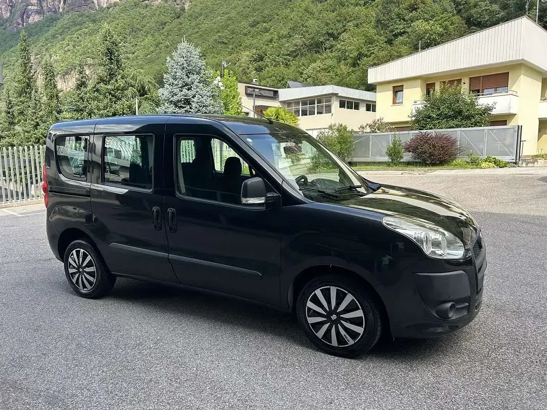 Usata Fiat Doblò Emotion 135 CV (99 kW) 2010 Nero Monovolume