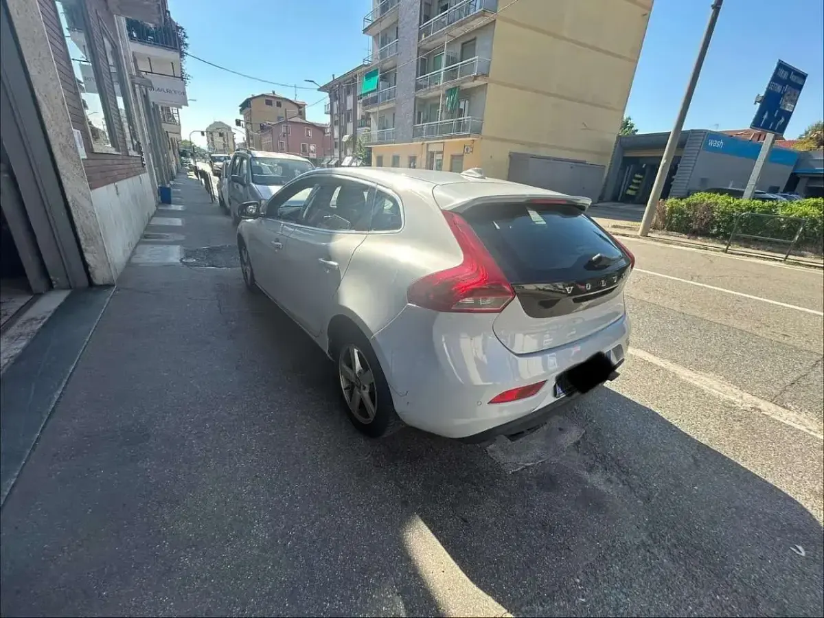 Usata Volvo V40 R-Design Momentum 150 CV (110 kW) 2013 Bronzo Berlina
