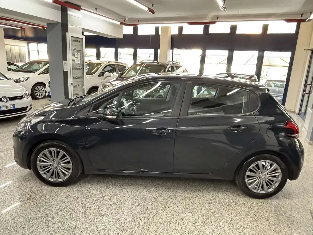 Usata Peugeot 208 Active 82 CV (60 kW) 2017 Grigio Utilitaria