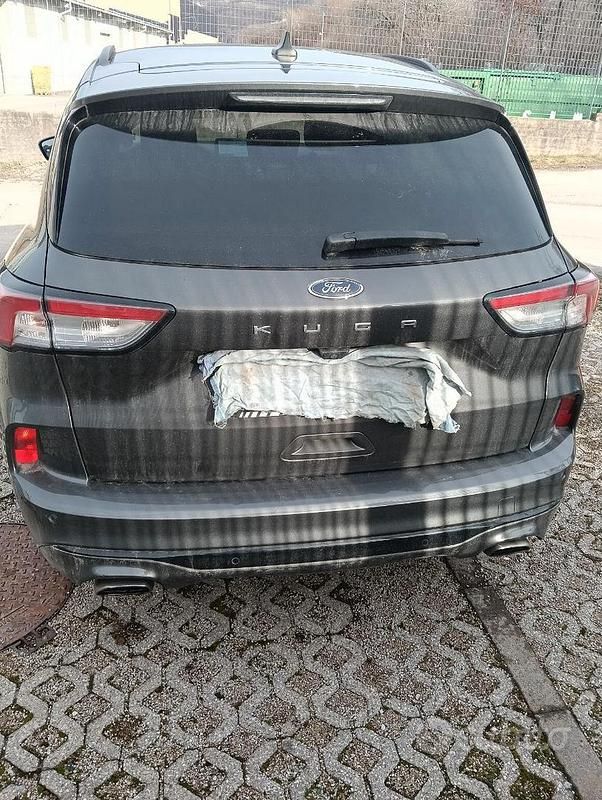 Usata Ford Kuga 120 CV (88 kW) 2021 Grigio SUV