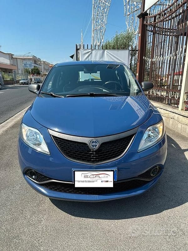 Usata Lancia Ypsilon 85 CV (62 kW) 2018 Blu Utilitaria
