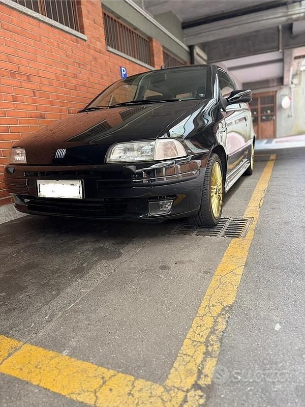 Usata Fiat Punto 133 CV (97 kW) 1994 Nero Utilitaria