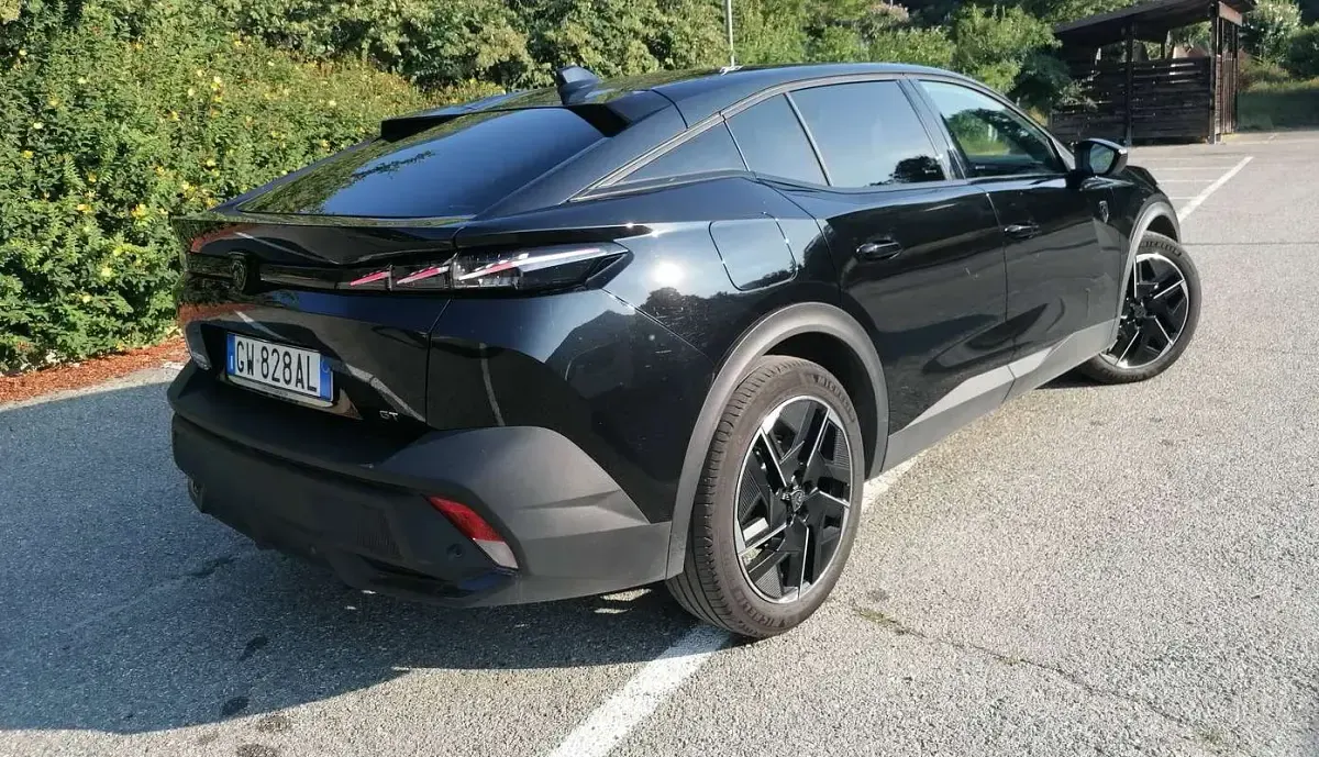 Usata Peugeot 408 GT 136 CV (100 kW) 2024 Nero SUV