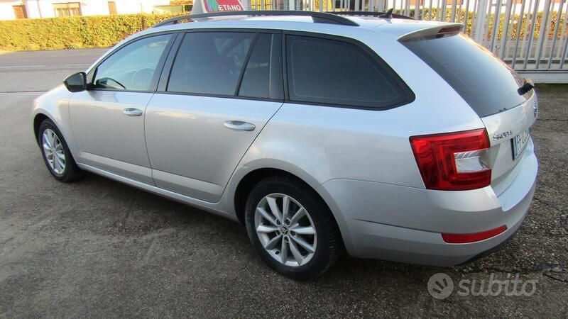 Usata Skoda Octavia G-TEC Executive 110 CV (80 kW) 2016 Argento Station wagon