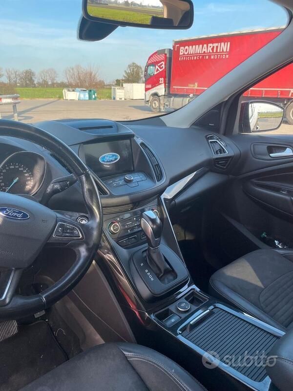 Usata Ford Kuga 120 CV (88 kW) 2017 Rosso SUV