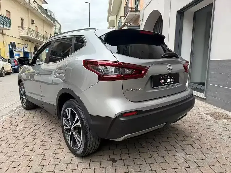 Usata Nissan Qashqai N-Connecta 140 CV (102 kW) 2021 Grigio SUV
