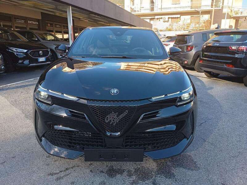 Usata Alfa Romeo Junior 136 CV (100 kW) 2024 Nero metallizzato SUV
