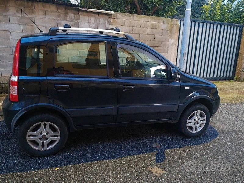 Usata Fiat Panda 4x4 75 CV (55 kW) 2012 Nero Utilitaria