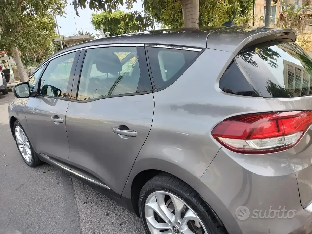 Usata Renault Scénic 110 CV (80 kW) 2017 Monovolume