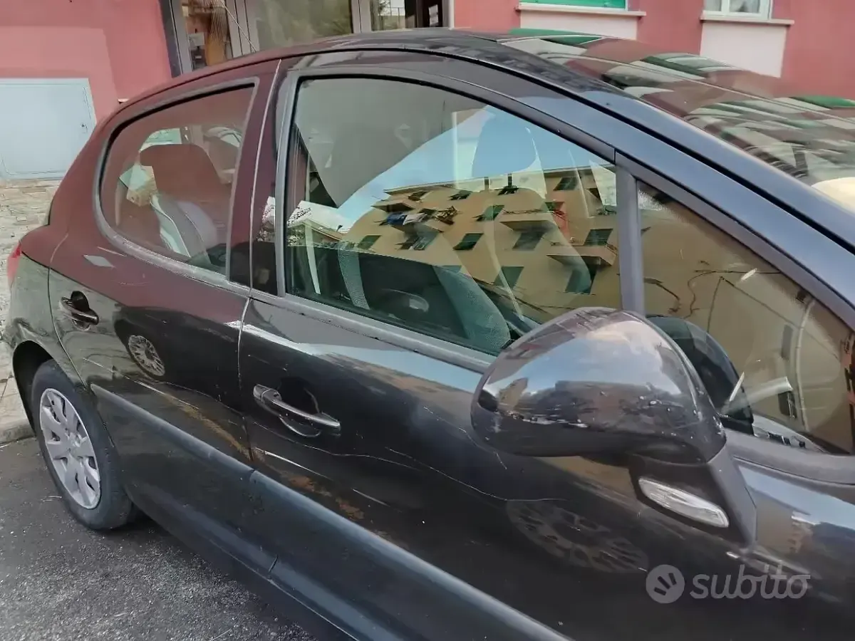 Usata Peugeot 207 90 CV (66 kW) 2008 Nero Berlina
