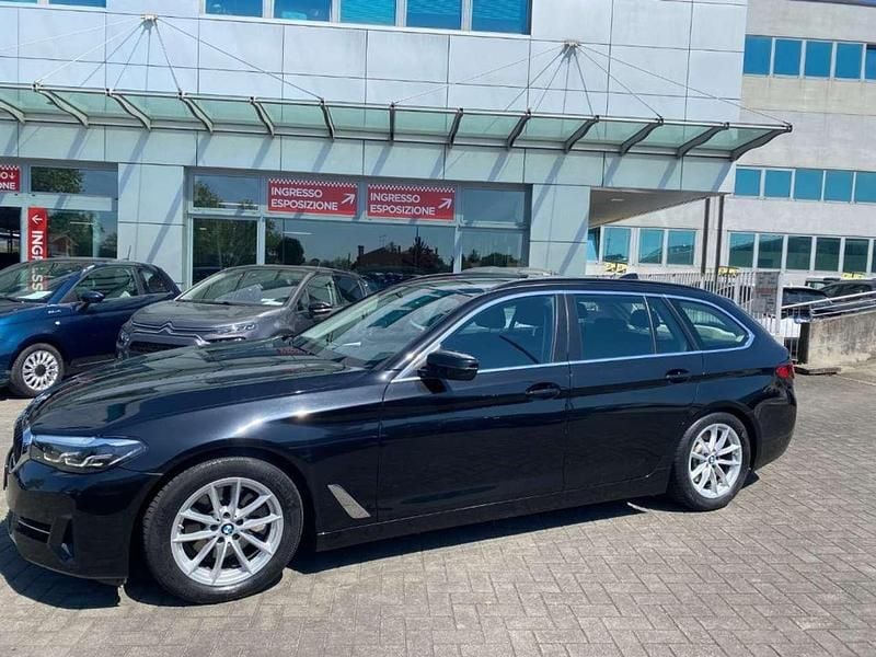 Nero Usata 2021 BMW 520 Station wagon | 26.900 € (Ottimo prezzo) - Immagine 1/4