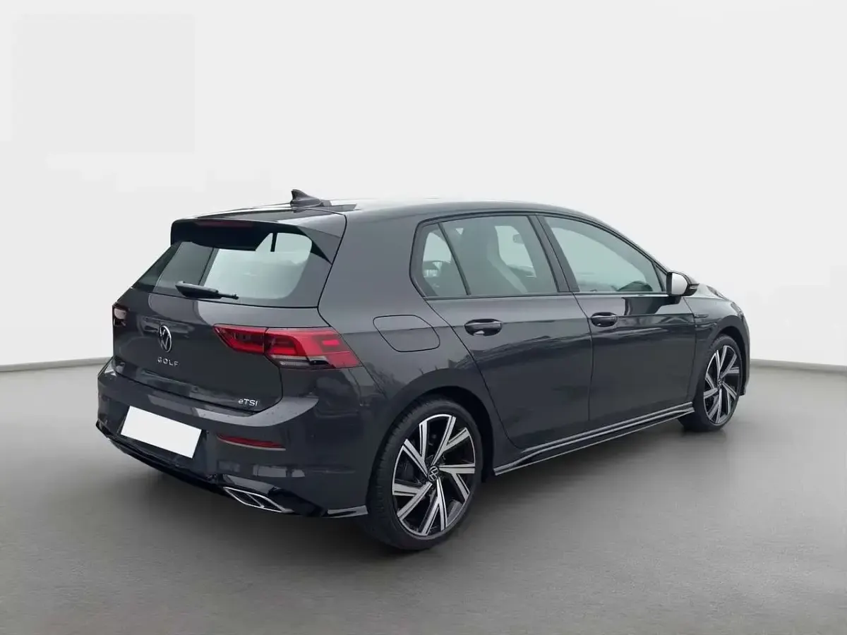 Usata VW Golf VIII R-line 131 CV (96 kW) 2024 Grigio Berlina