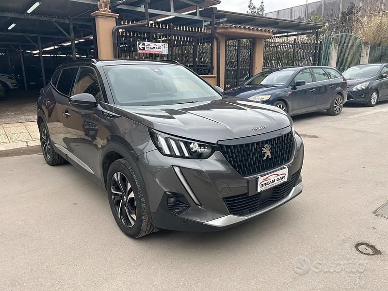 Usata Peugeot 2008 GT-line 130 CV (95 kW) 2020 Grigio SUV
