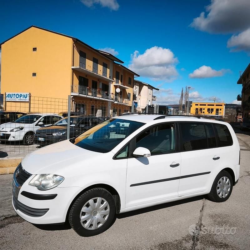 Usata VW Touran Conceptline 108 CV (79 kW) 2008 Bianco Monovolume