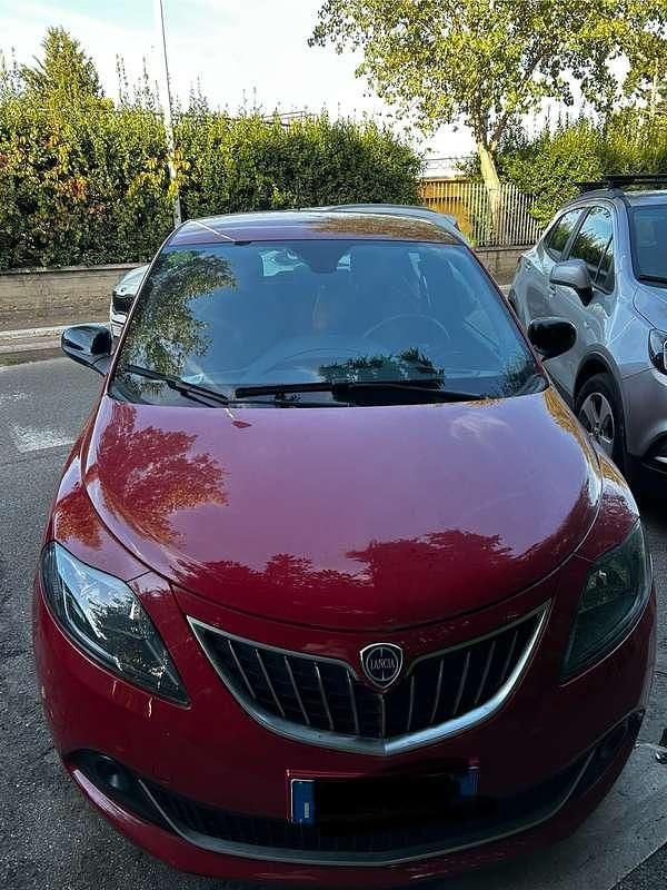 Usata Lancia Ypsilon Silver 69 CV (50 kW) 2023 Rosso Utilitaria