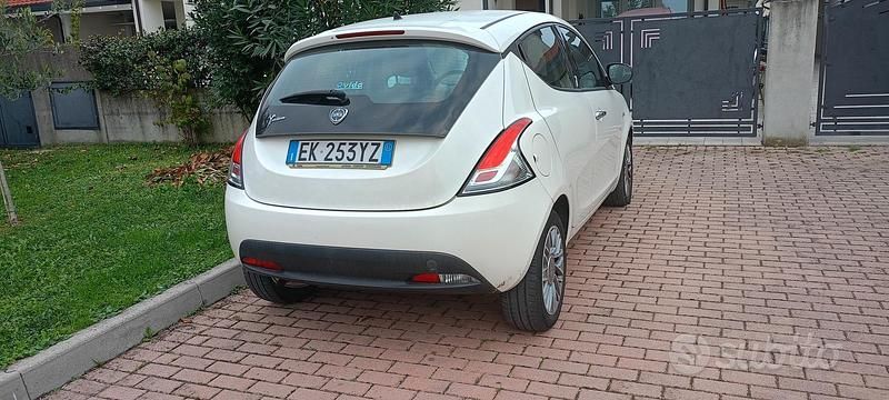 Usata Lancia Ypsilon 60 CV (44 kW) 2012 Bianco Utilitaria