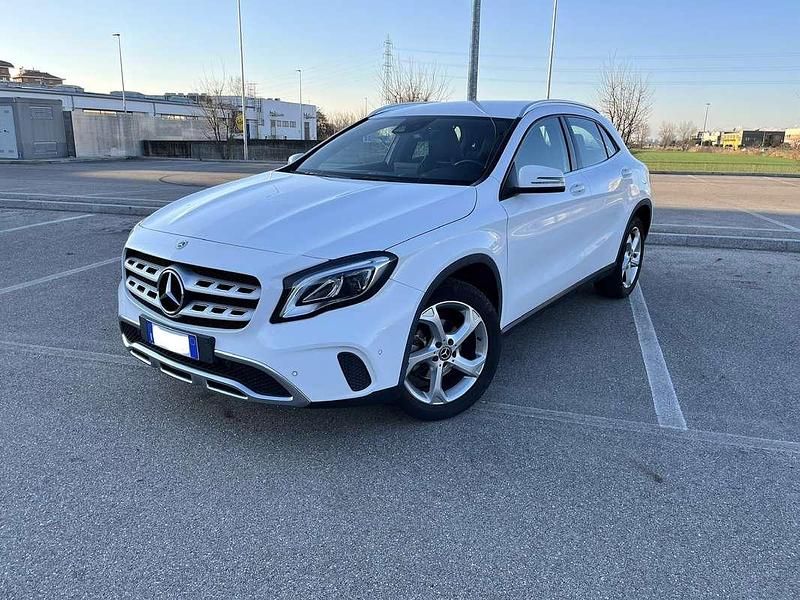 Usata 2018 Mercedes GLA180 AMG SUV | 20.000 € (Cara) - Immagine 1/4
