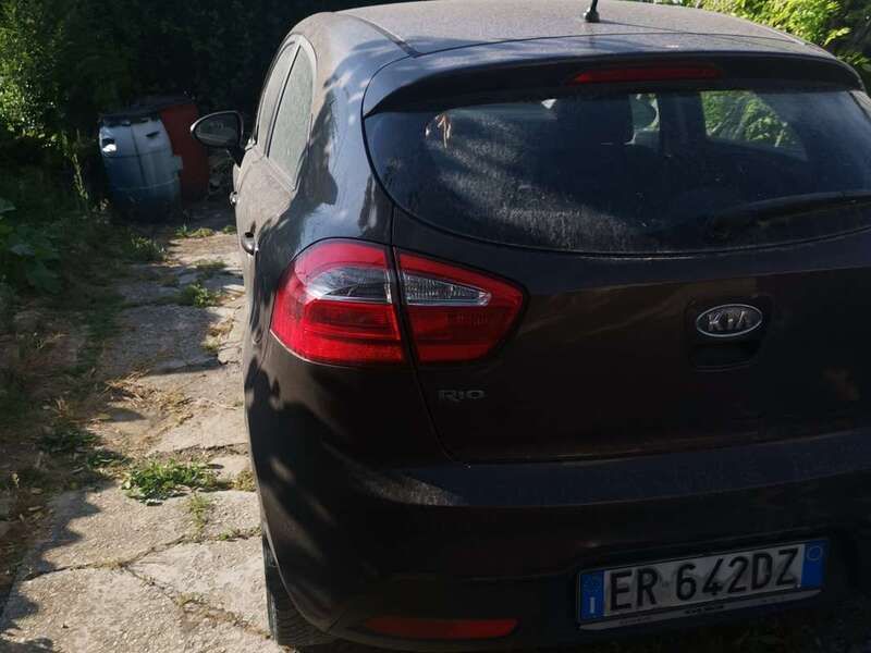 Usata Kia Rio 90 CV (66 kW) 2013 Marrone Berlina