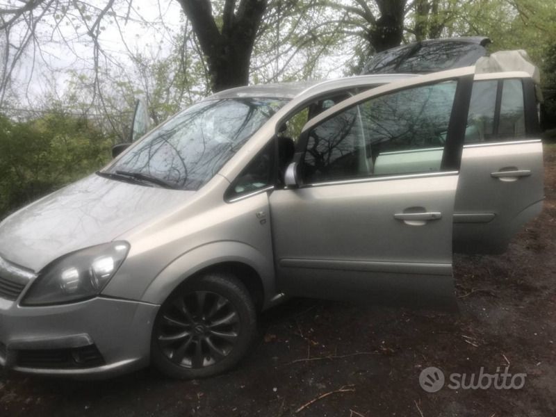 Usata Opel Zafira 150 CV (110 kW) 2010 Grigio Monovolume