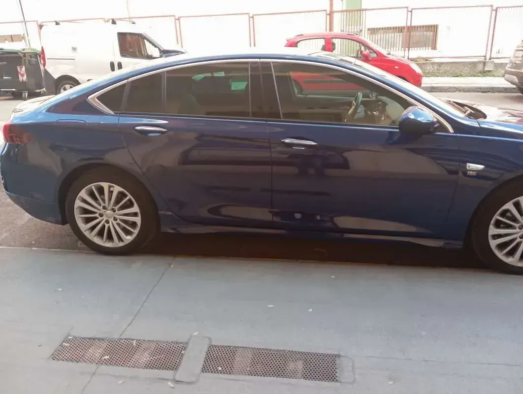 Usata Opel Insignia Innovation 166 CV (122 kW) 2018 Bluazzurro Berlina
