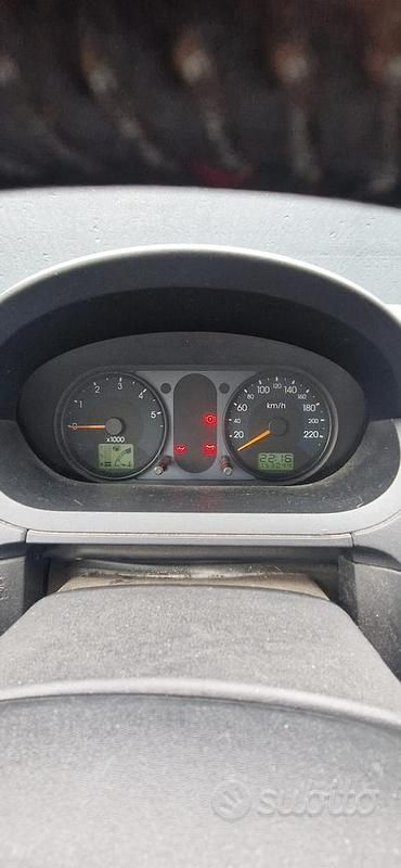 Usata Ford Fiesta 80 CV (58 kW) 2003 Blu Utilitaria