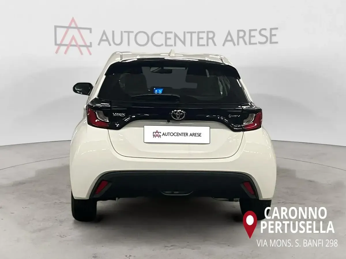 Usata Toyota Yaris Hybrid Active 92 CV (67 kW) 2025 Bianco Cabrio