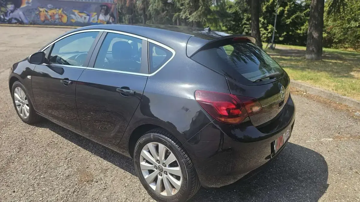 Usata Opel Astra Cosmo 131 CV (96 kW) 2014 Nero Berlina