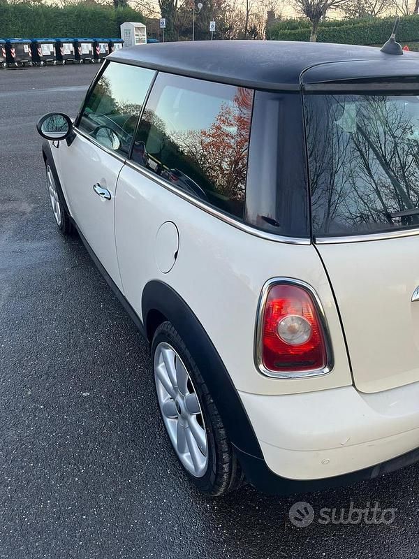 Usata Mini Cooper 120 CV (88 kW) 2009 Bianco Utilitaria