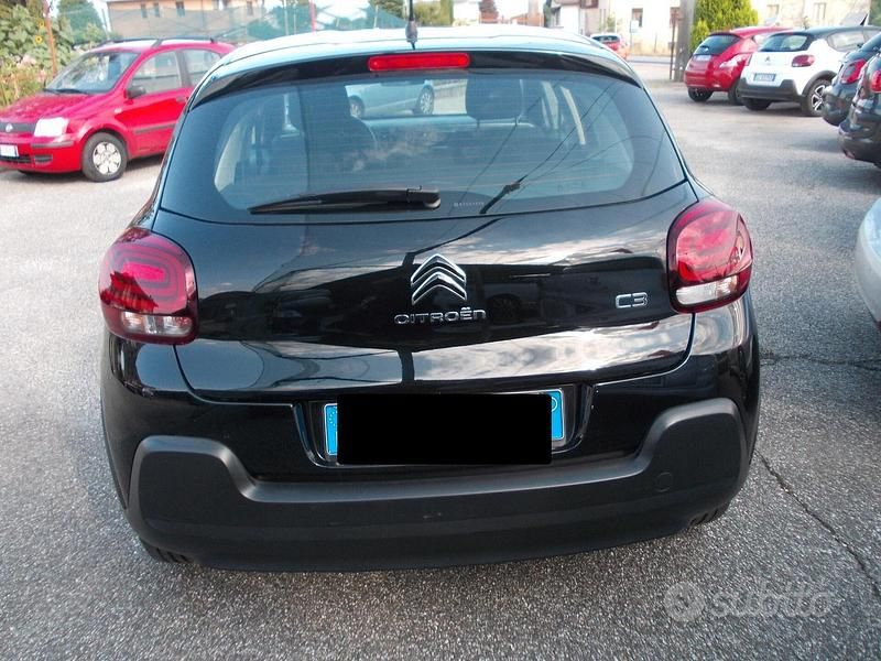 Używany Citroën C3 PureTech 83 KM (61 kW) 2022 Czarny Hatchback