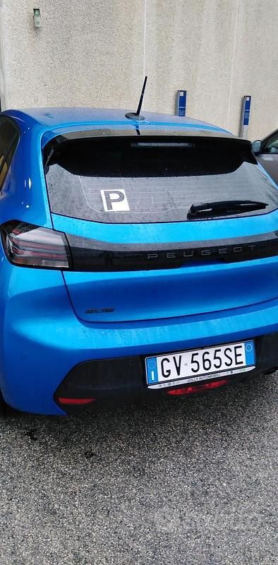 Usata Peugeot 208 102 CV (75 kW) 2024 Blu Utilitaria