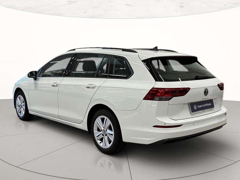 Usata VW Golf VIII Life 116 CV (85 kW) 2022 Pure white Station wagon