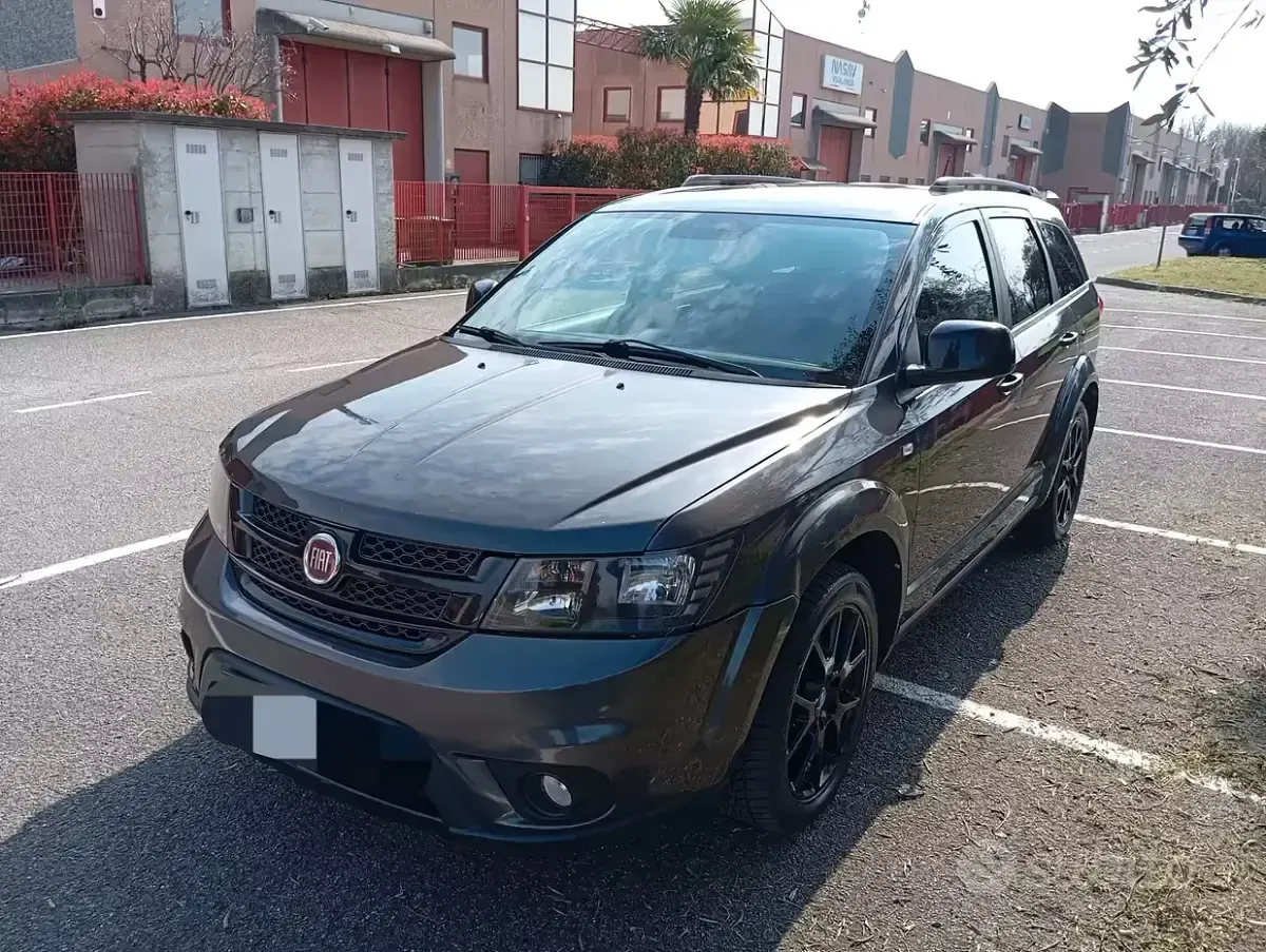 Käytetty Fiat Freemont Lounge 170 HP (125 kW) 2015 Harmaa Katumaasturi