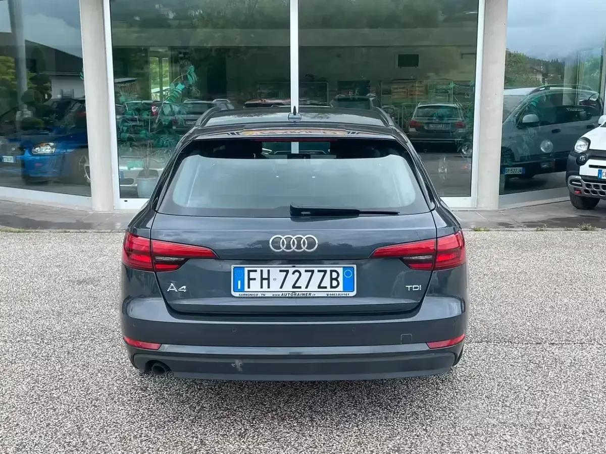 Käytetty Audi A4 Business 150 HP (110 kW) 2017 Harmaa Farmari