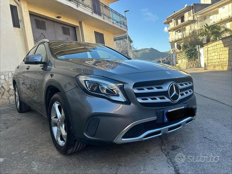 Usata Mercedes GLA180 Advanced Plus 108 CV (79 kW) 2017 Grigio SUV