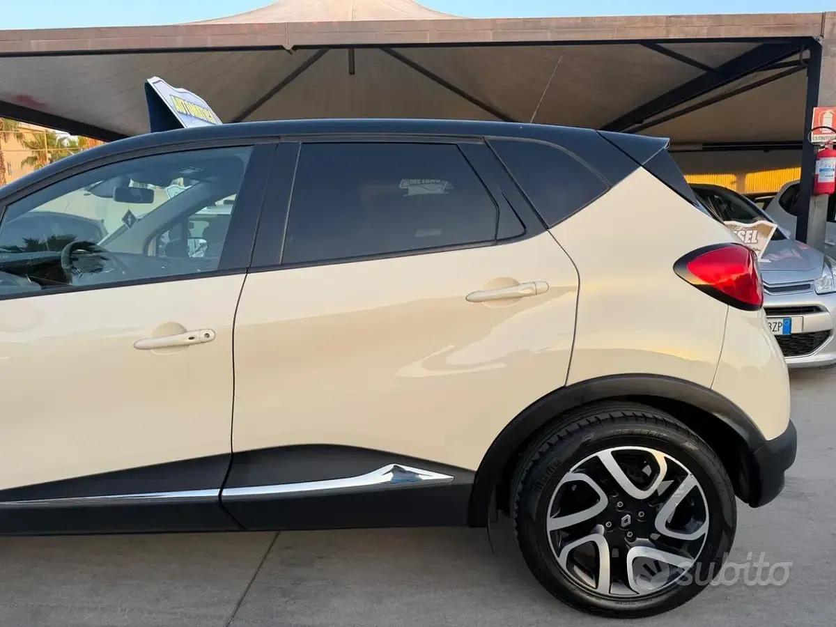 Usata Renault Captur 90 CV (66 kW) 2015 Beige SUV