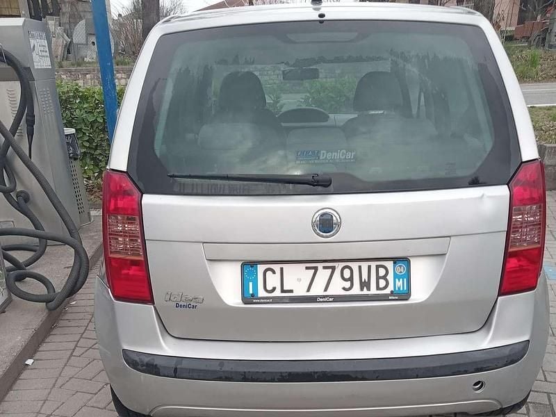 Usata Fiat Idea Emotion 95 CV (69 kW) 2004 Argento Monovolume