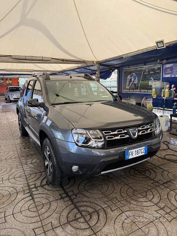 Usata Dacia Duster 110 CV (80 kW) 2017 Grigio SUV