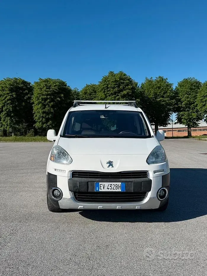 Gebraucht Peugeot Partner 92 PS (67 kW) 2014 Weiß Van / Kleinbus