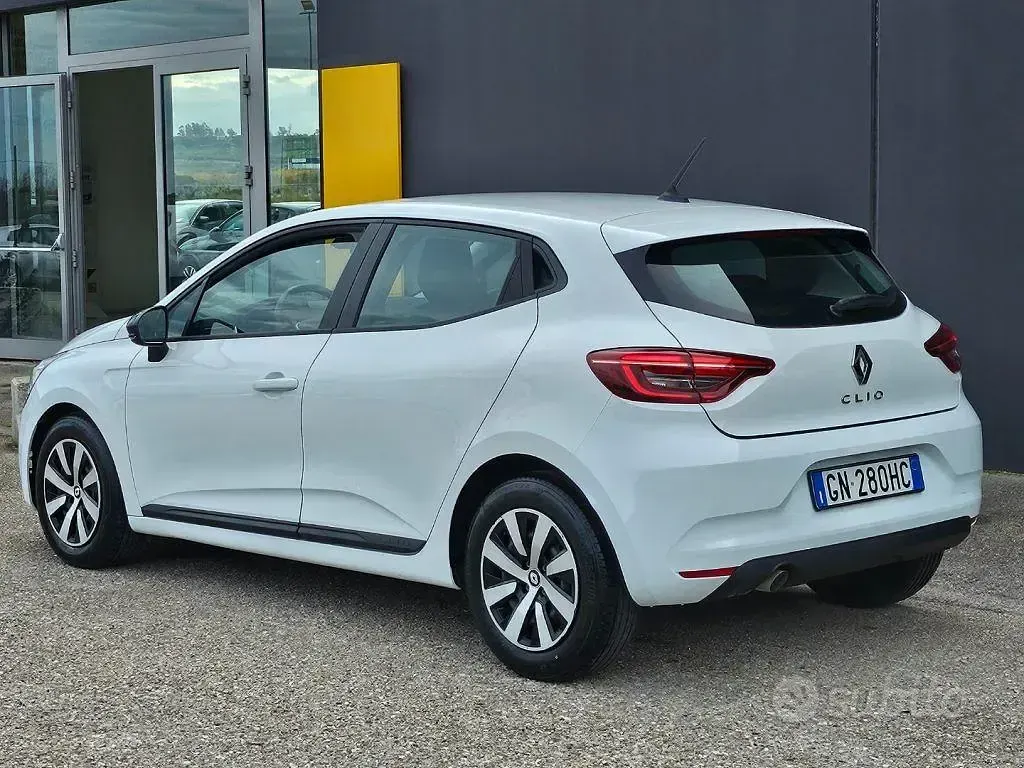 Occasion Renault Clio V Equilibre 91 PK (66 kW) 2023 Wit Sedan